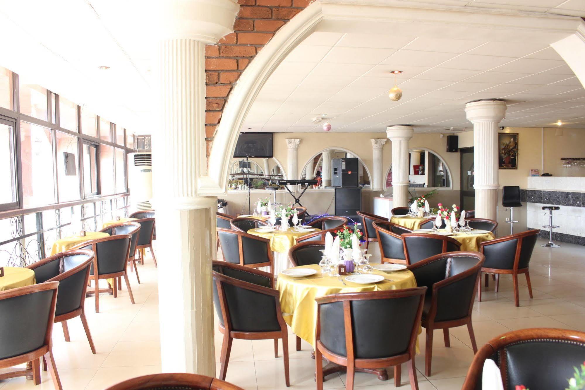 Hotel Santa Lucia Yaounde Exterior photo