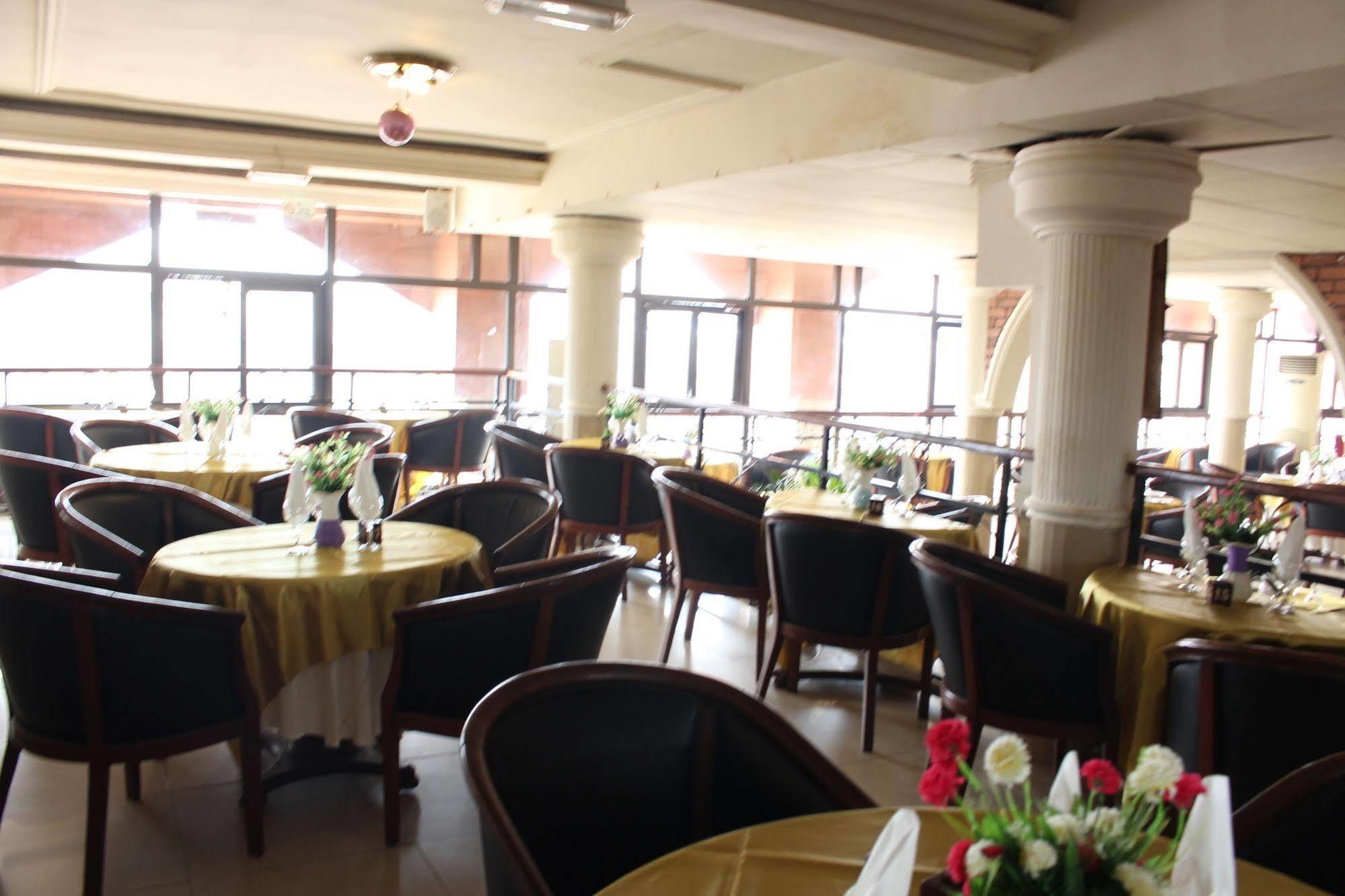 Hotel Santa Lucia Yaounde Exterior photo