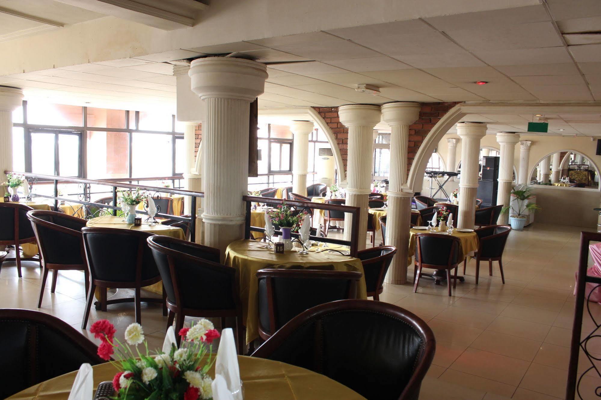 Hotel Santa Lucia Yaounde Exterior photo