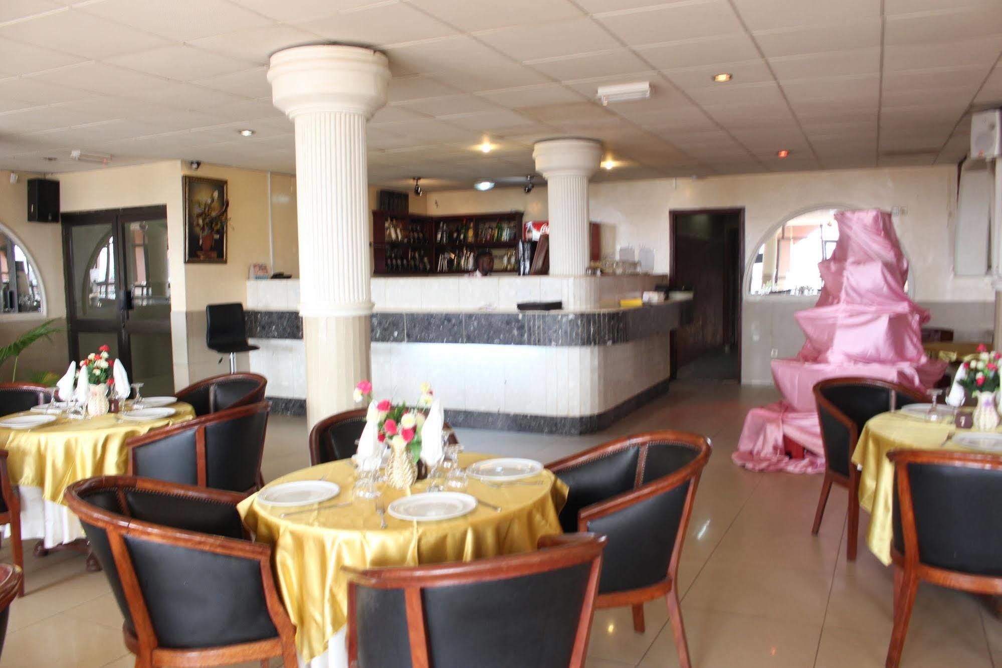 Hotel Santa Lucia Yaounde Exterior photo